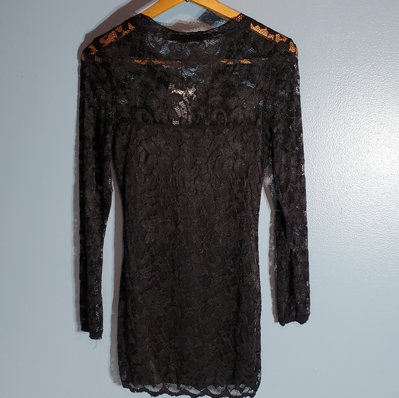 Black V-Neckline Lace Bodycon Cocktail Dress - Picture 8 of 13